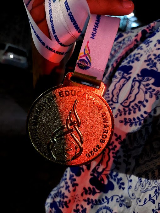 Medali emas Khaudri Muhammad Zafrullah pada Madrasah Education Awards 2026